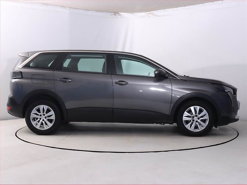 Peugeot 5008 (2021) PureTech 130, 7 míst - fotka 6 z 20