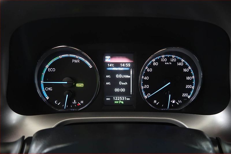 Toyota RAV4 (2017) 2.5 Hybrid - fotka 11 z 21