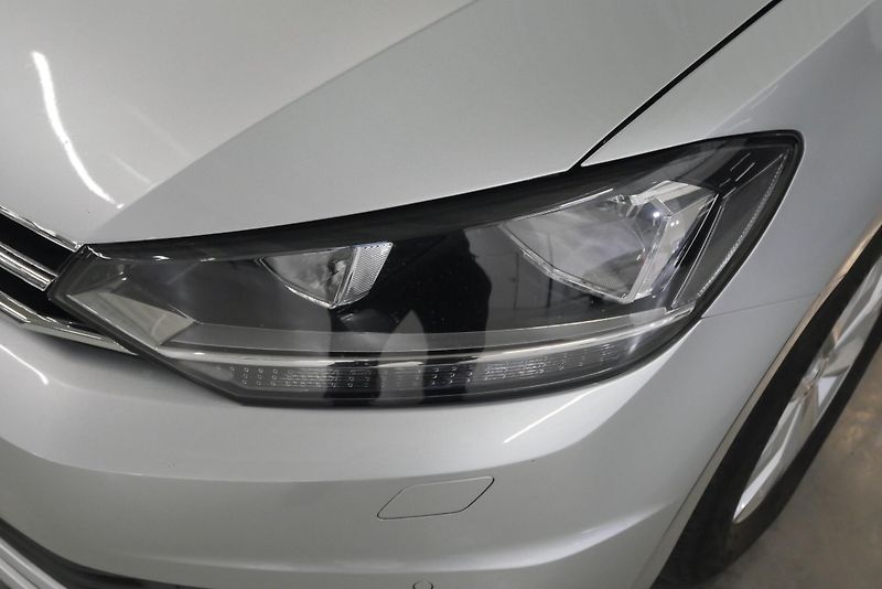 Volkswagen Touran - fotka 9 z 26