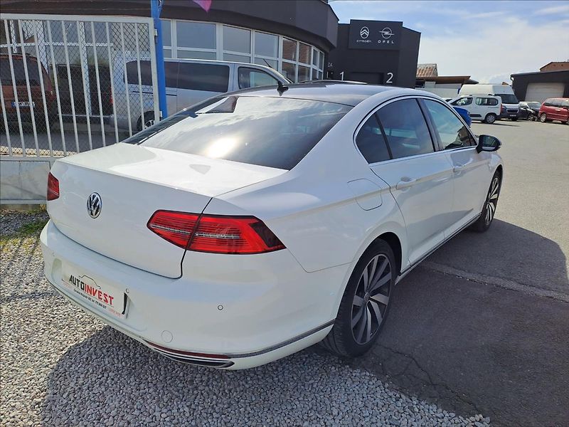 Volkswagen Passat 2,0 TSI 162 kW - fotka 3 z 17