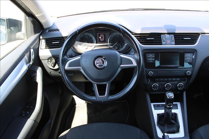 Škoda Octavia 1,4 TSi  EDITTION, XENONY - fotka 13 z 27