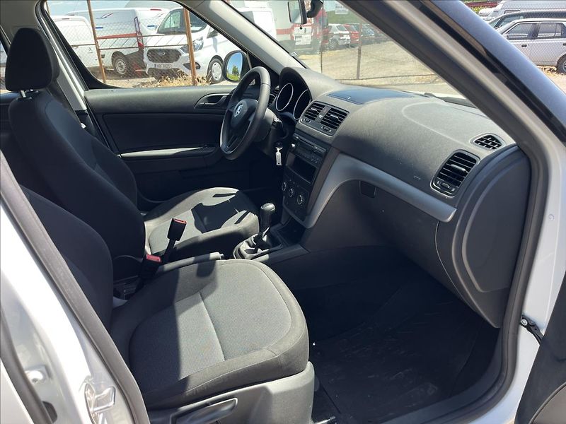 Škoda Yeti 1,2 TSi 81KW KLIMA 2x KOLA - fotka 10 z 37