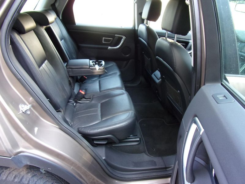 Land Rover Discovery Sport (2015) 2.2D 4X4 110kW AUTOMAT KŮŽE KM - fotka 21 z 24