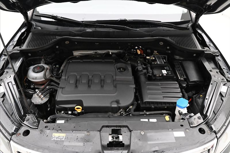 Škoda Karoq 1,6 TDI 85 kW Ambition Záruka - fotka 9 z 30