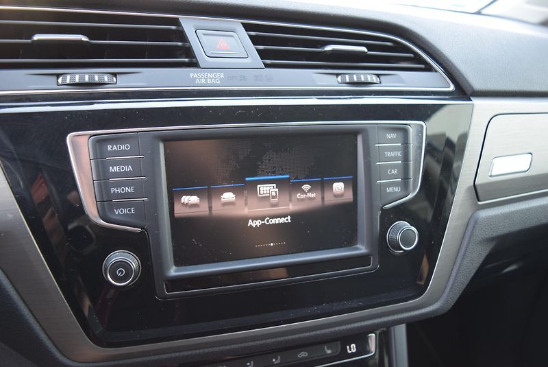 Volkswagen Touran (2017) 1.4TSI 110kw CLBMT NAVI TAŽNÉ - fotka 24 z 48