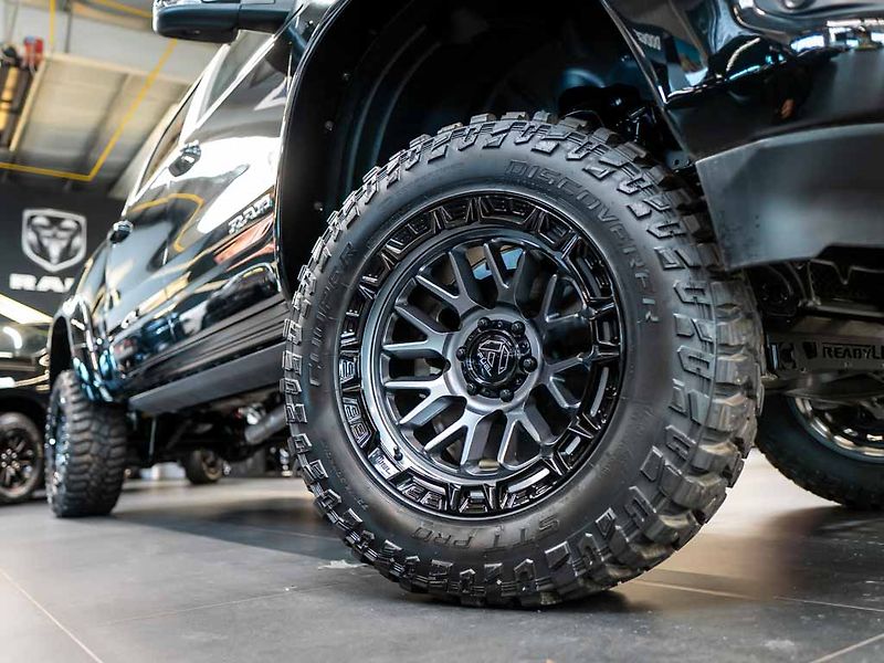 Dodge RAM (2025) 5.7 V8 Laramie 6 LIFT LPG - fotka 14 z 40