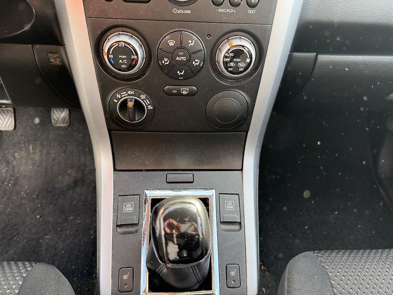 Suzuki Grand Vitara 2.0i 4x4,AC - fotka 18 z 21