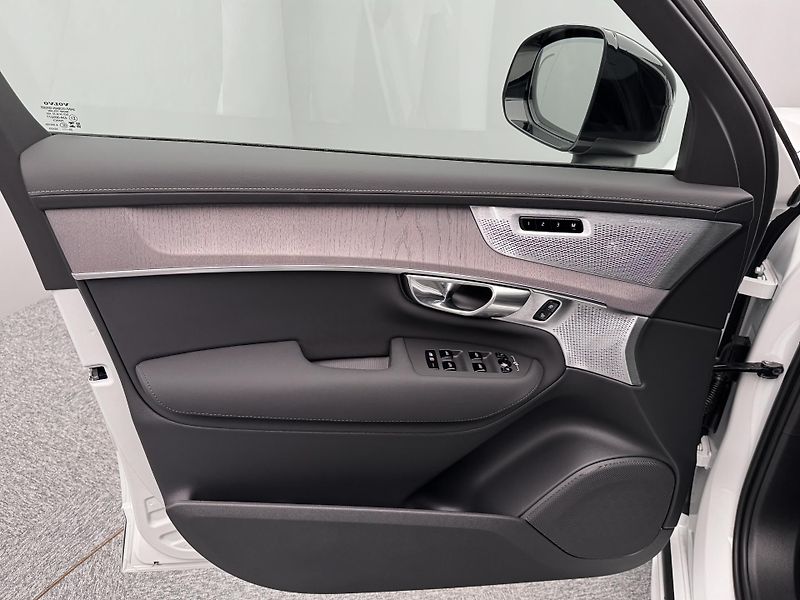 Volvo XC90 (2026) B5 AWD AUT DARK ULTRA 7-míst - fotka 7 z 29