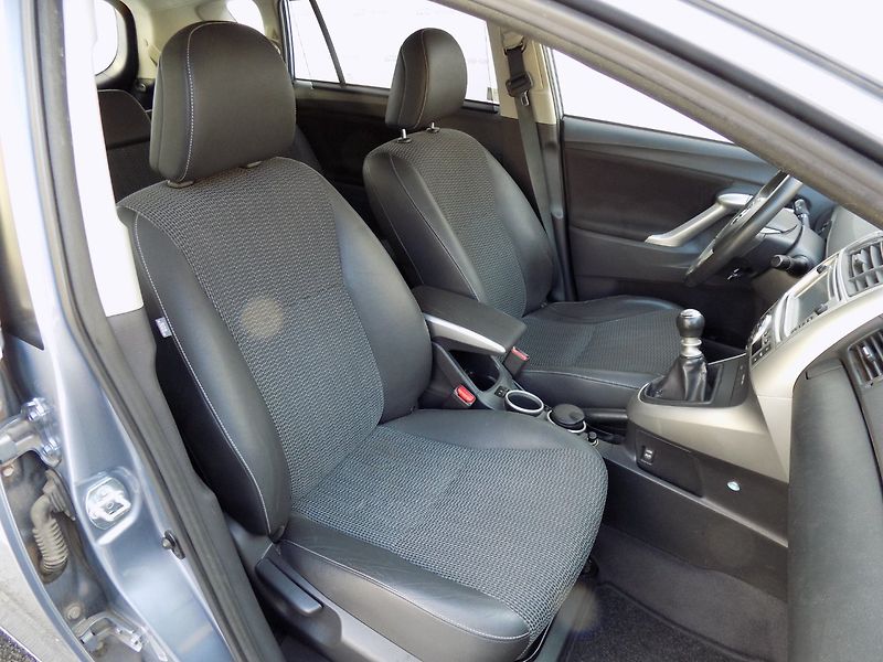 Toyota Verso (2013) 2.0 D-4D/1.Maj.ČR/keyless-go/ - fotka 17 z 47
