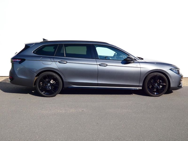 Volkswagen Passat (2024) R-Line 2.0 142KW 4MOTION - fotka 3 z 30