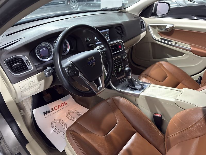 Volvo V60 2,0   T5 177KW SUMMUM XENON - fotka 8 z 38