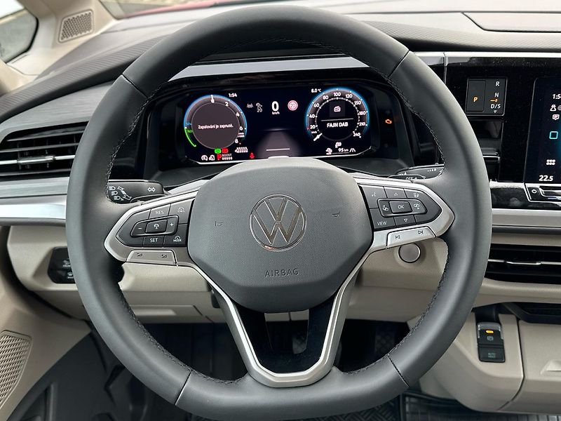 Volkswagen Multivan (2025) 1,5 TSI PHEV 4Motion - fotka 16 z 23