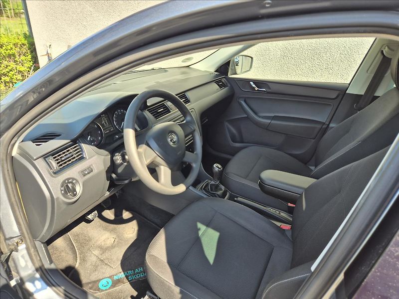 Škoda Rapid 1,2 TSi Klima Tempomat Alu TZ - fotka 11 z 27