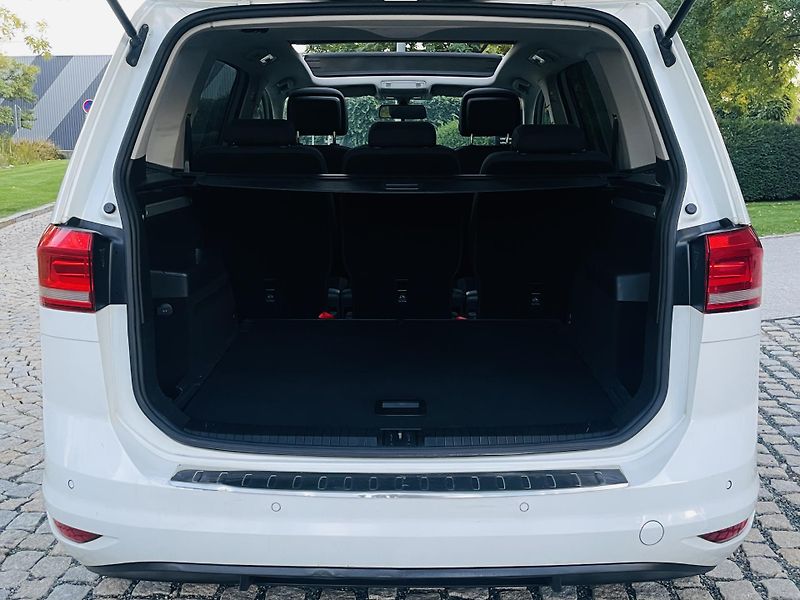 Volkswagen Touran 1.6TDI MANUÁL SERVISKA TAŽNÉ - fotka 19 z 44
