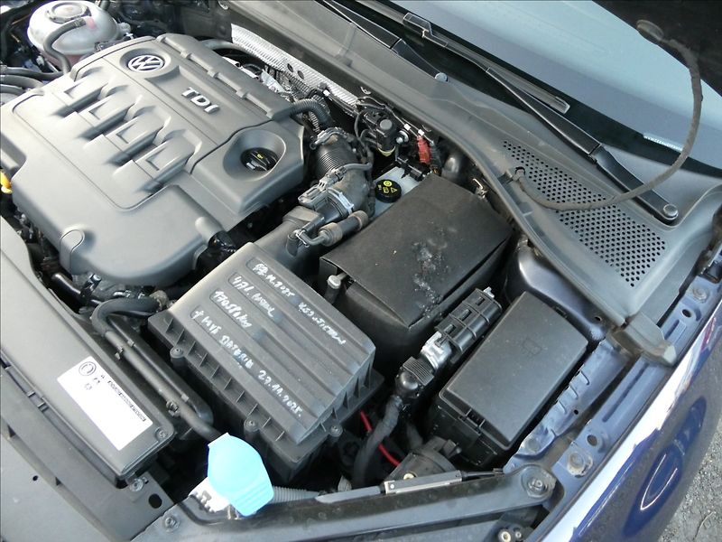 Volkswagen Golf 1,6 TDi 81kW,CUP,4x4,serviska - fotka 39 z 50