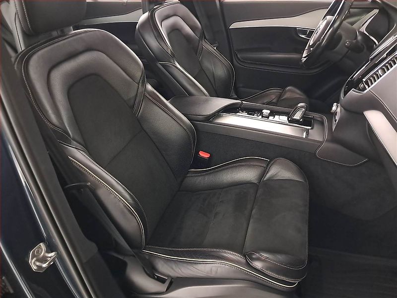 Volvo XC90 (2021) B5 AWD - fotka 9 z 25