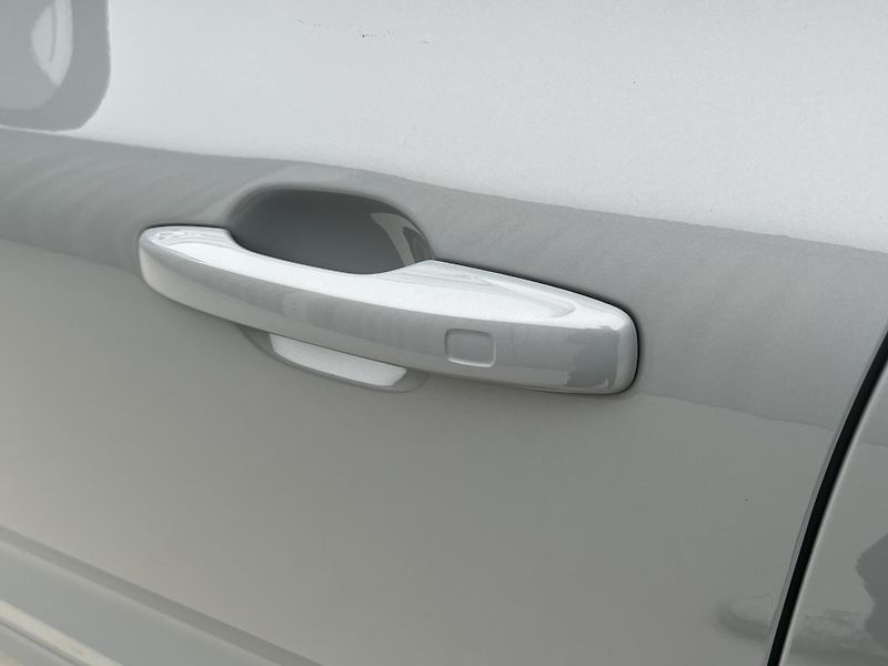 Volvo XC60 B5 AWD PLUS DARK AUT REZERVACE - fotka 16 z 44