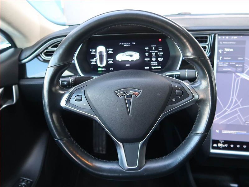 Tesla Model S (2015) 85D, SoH 92% - fotka 15 z 17