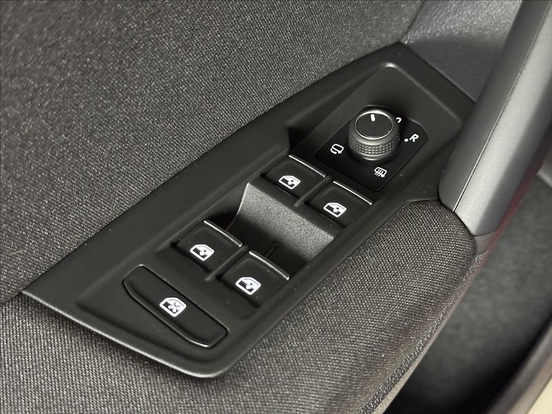 Volkswagen Tiguan 2,0 TDi  DSG Active LED Assist - fotka 20 z 49