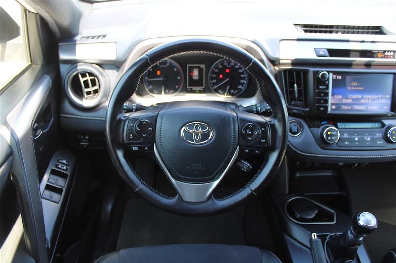 Toyota RAV4 2,0 D-4D  NOVÉ V ČR,TAŽNÉ - fotka 10 z 33