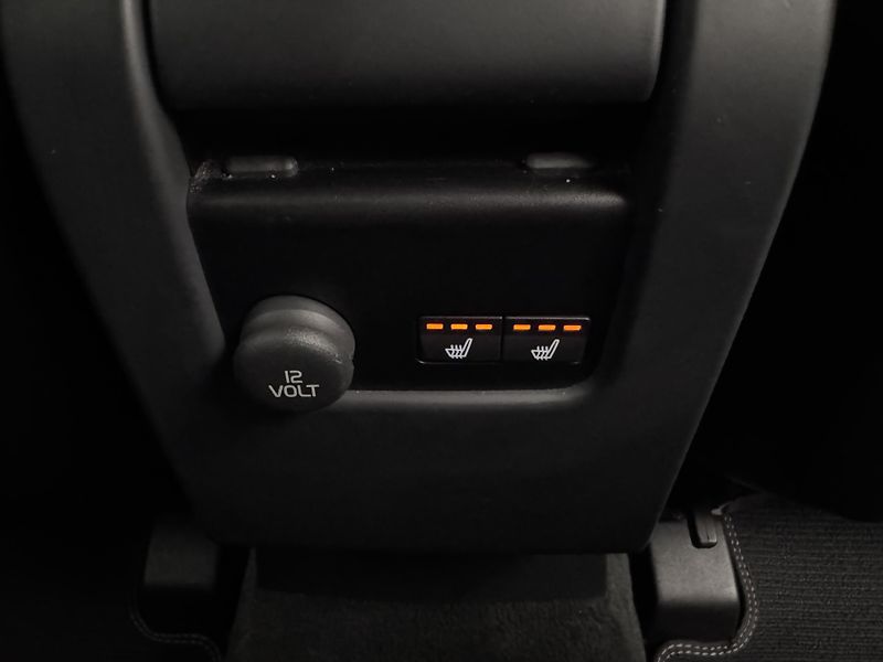 Volvo XC60 D4 AWD SUMMUM AUT - fotka 26 z 46