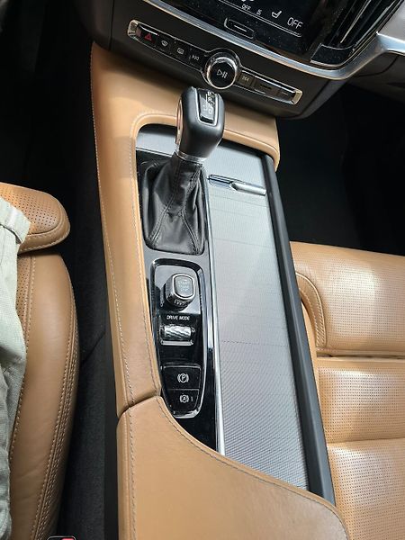 Volvo V90 2.0 D5 Cross Country AWD - fotka 16 z 18