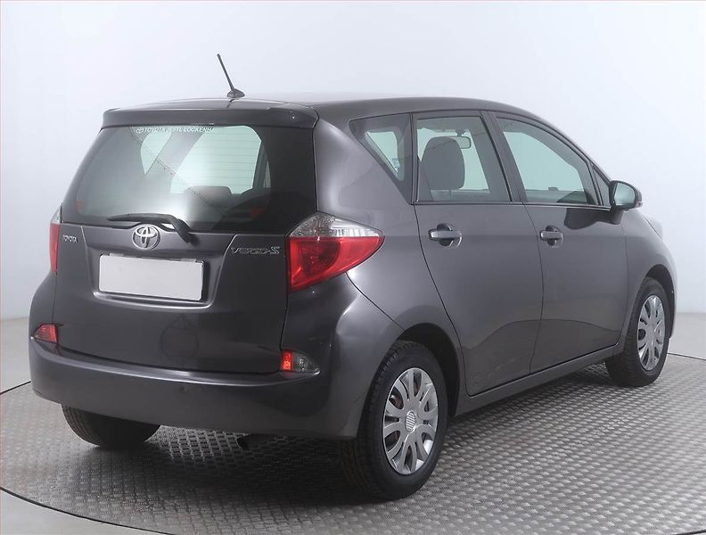 Toyota Verso (2011) 1.33 VVT-i, po STK, rezervace - fotka 5 z 14