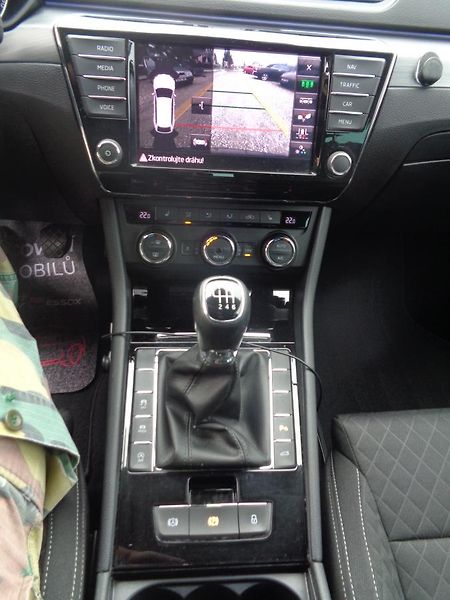 Škoda Superb 2,0 TDI - fotka 16 z 16