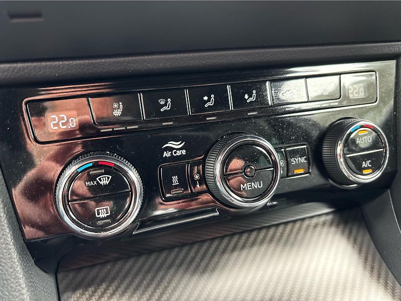 Škoda Superb 2.0TSi 206 kW SPORTLINE 4X4 DS - fotka 19 z 30