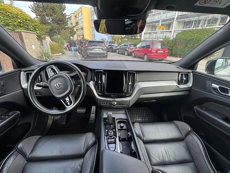 Volvo XC60 (2020) XC60 B4 Drive-E mHEV aut. Mome - fotka 19 z 27