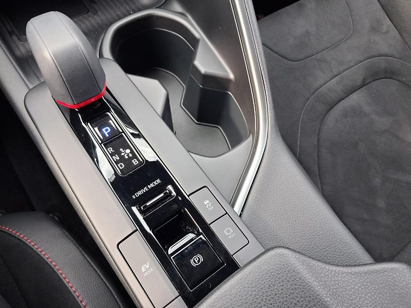 Toyota C-HR 2,0 HEV e-CVT GR Sport - fotka 19 z 26