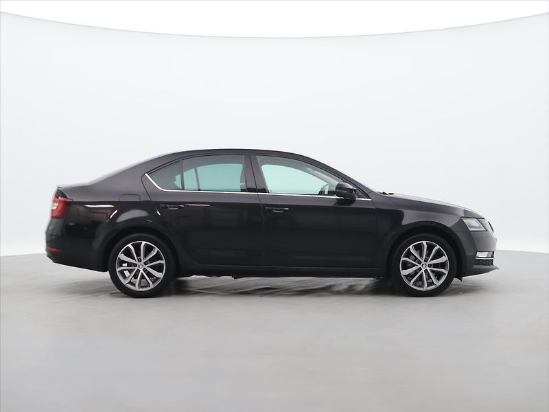 Škoda Octavia 2,0 TSI 140kW DSG Style CZ - fotka 8 z 33