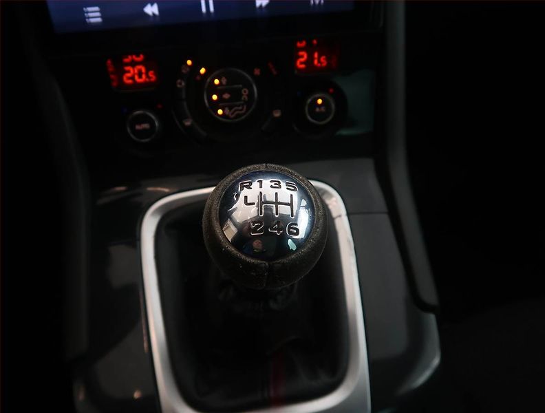 Peugeot 5008 (2010) 1.6 HDi, nová STK - fotka 13 z 15