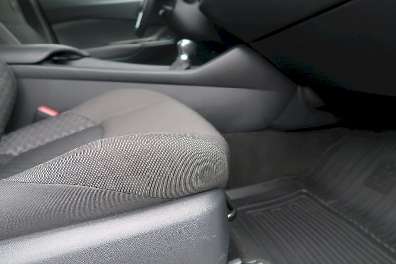Toyota C-HR (2023) Comfort Business 1,8  Hybrid e - fotka 14 z 31