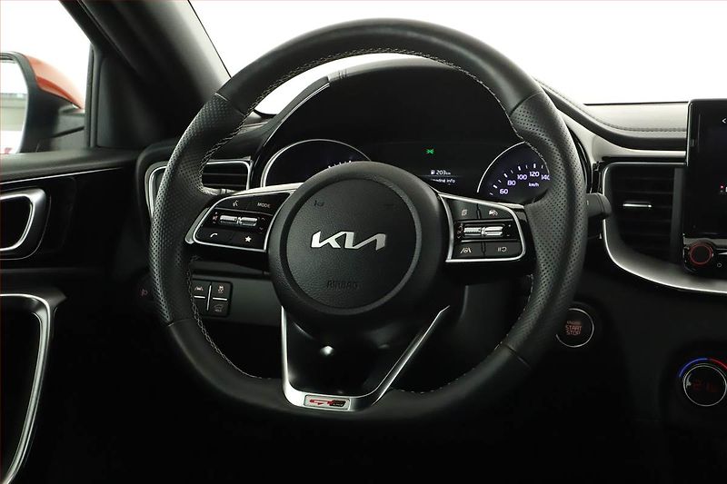 Kia Ceed (2023) 1.5 T-GDI - fotka 8 z 16