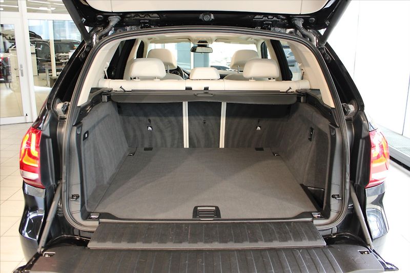 BMW X5 xDrive40d NezTop/HUD/Pano/AdLE - fotka 27 z 32