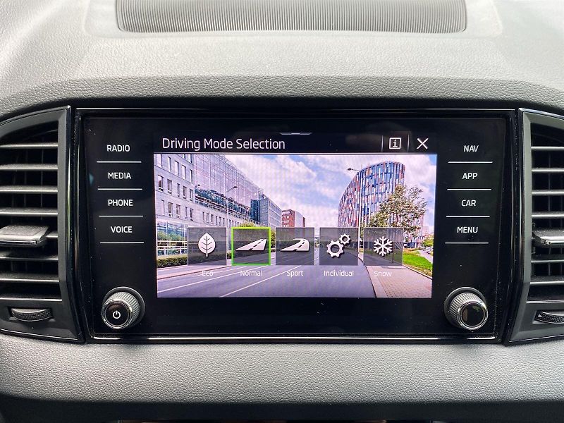 Škoda Karoq (2025) 2.0 TDI 4x4 DSG Sportline - fotka 17 z 39