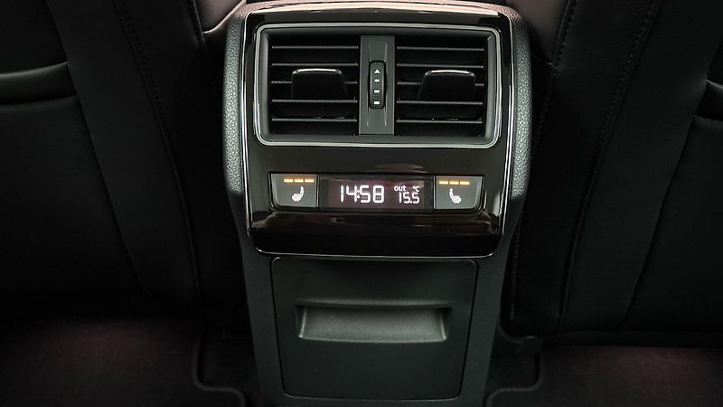 Škoda Superb 2.0 TDI DSG L&K Combi - fotka 24 z 34