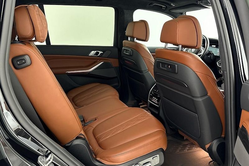 BMW X7 M50i - fotka 16 z 31