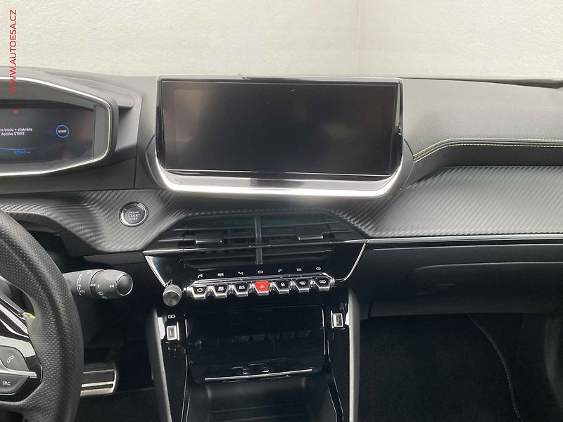 Peugeot 2008 (2021) 1.2PT, GT, AT, navi, kamera - fotka 12 z 18