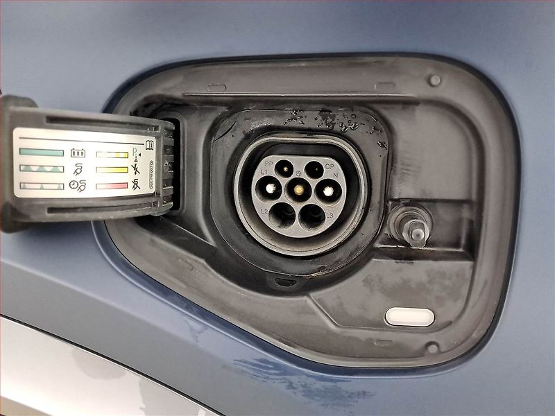 Cupra Formentor (2021) 1.4 e-Hybrid - fotka 16 z 23