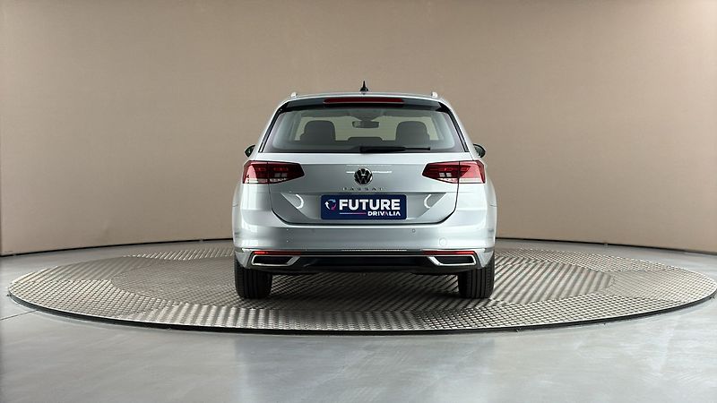 Volkswagen Passat 2.0 TDI DSG Elegance Variant - fotka 5 z 27