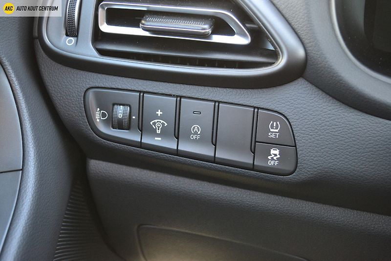 Hyundai i30 WG  1,5DPi MT Style FL - fotka 23 z 52