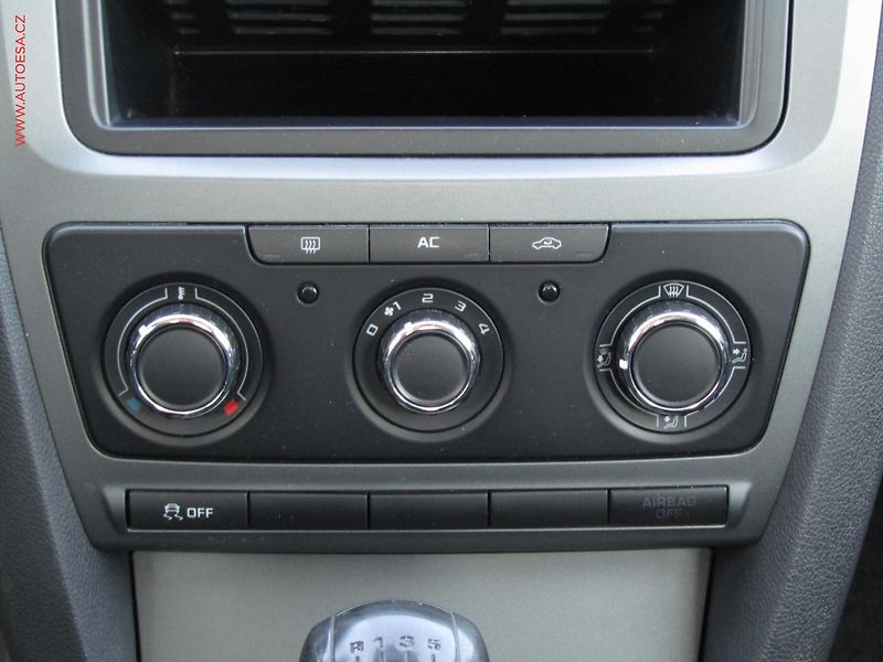 Škoda Octavia (2012) 1.6 MPi, Tour, AC - fotka 12 z 14