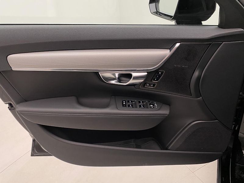 Volvo V90 T6 AWD PLUG-IN DARK PLUS AUT - fotka 7 z 59