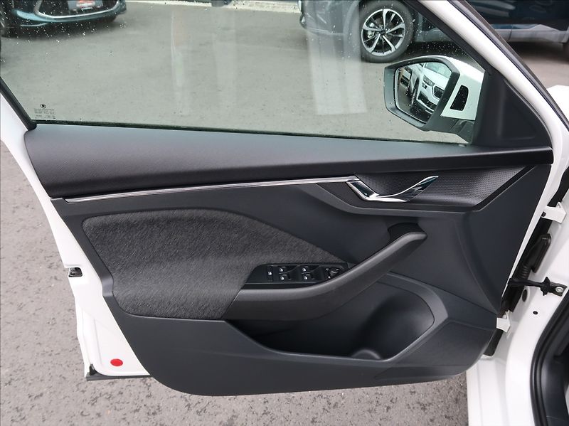 Škoda Scala 1,6 TDi,85kW,Style,1majČR,DPH - fotka 21 z 28