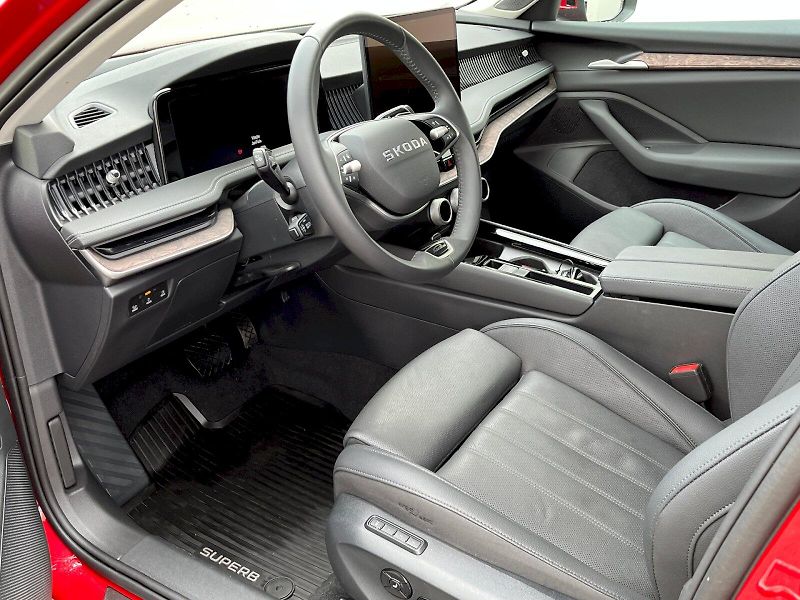 Škoda Superb (2025) 2.0 TDI 110kW L&K Combi DSG - fotka 8 z 22