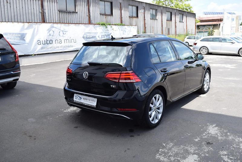 Volkswagen Golf (2018) 1.4TSI 92kw CLBMT LED NAVI TOP - fotka 7 z 49