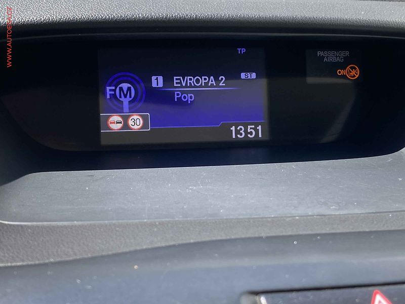 Honda CR-V (2015) 1.6 DTEC 4x4, ČR, AT, xenon - fotka 18 z 20