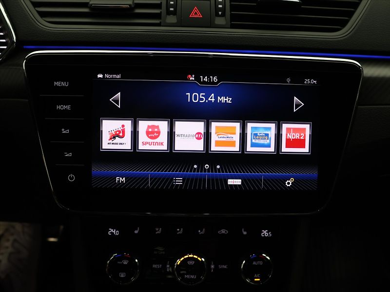Škoda Superb 2,0 TDI 140kW Sportline 4x4 - fotka 19 z 29